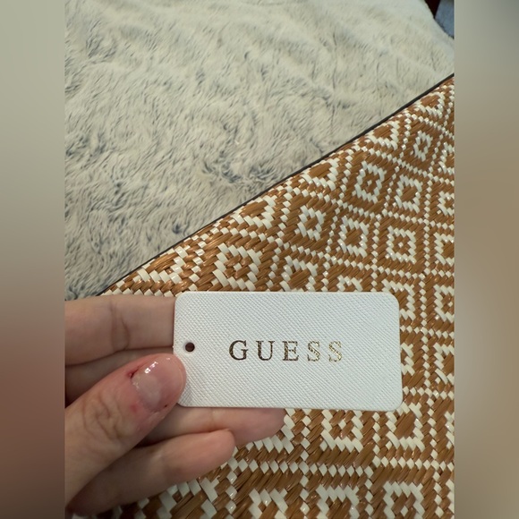 ✨✨NWT Guess Vikky Straw Tote Set✨✨ - Picture 7 of 13